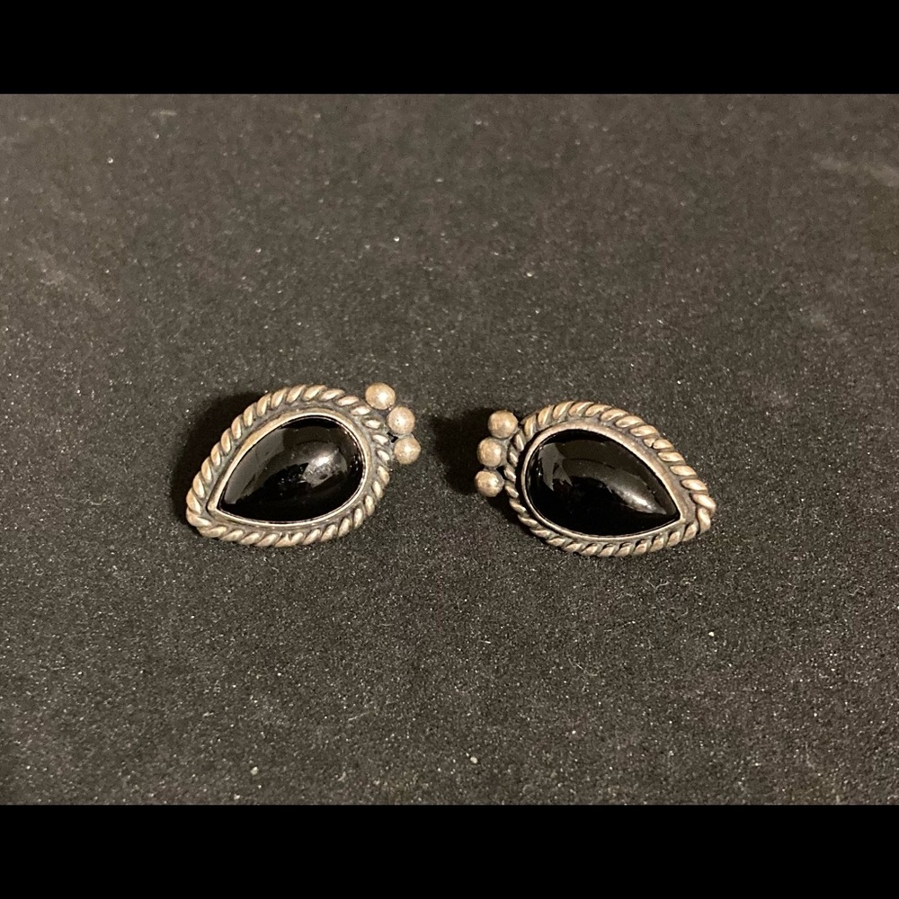 8.8 gram Pear Shaped Onyx Earrings